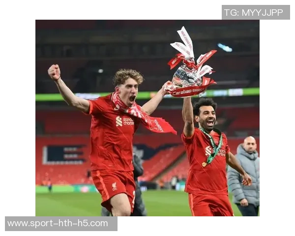 齐米卡斯精准直塞助攻弗格森突破防线可惜禁区内被拦截 齐米卡斯精准直塞助攻弗格森突破防线可惜禁区内被拦截